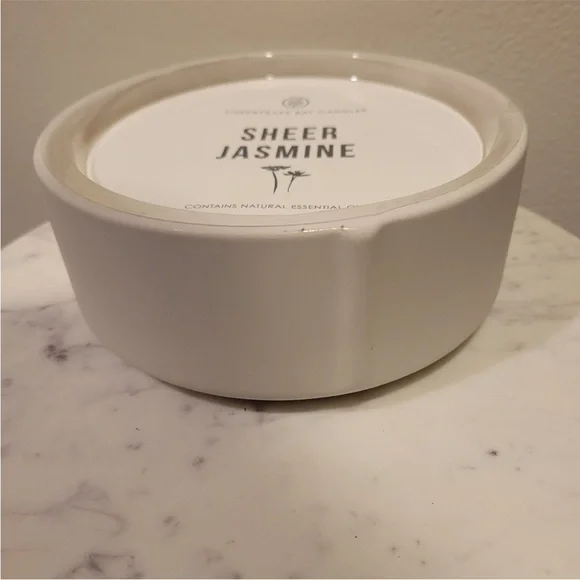 NWOT Chesapeake Bay Candle Sheer Jasmine 3-Wick Ceramic Candle - Picture 1 of 4
